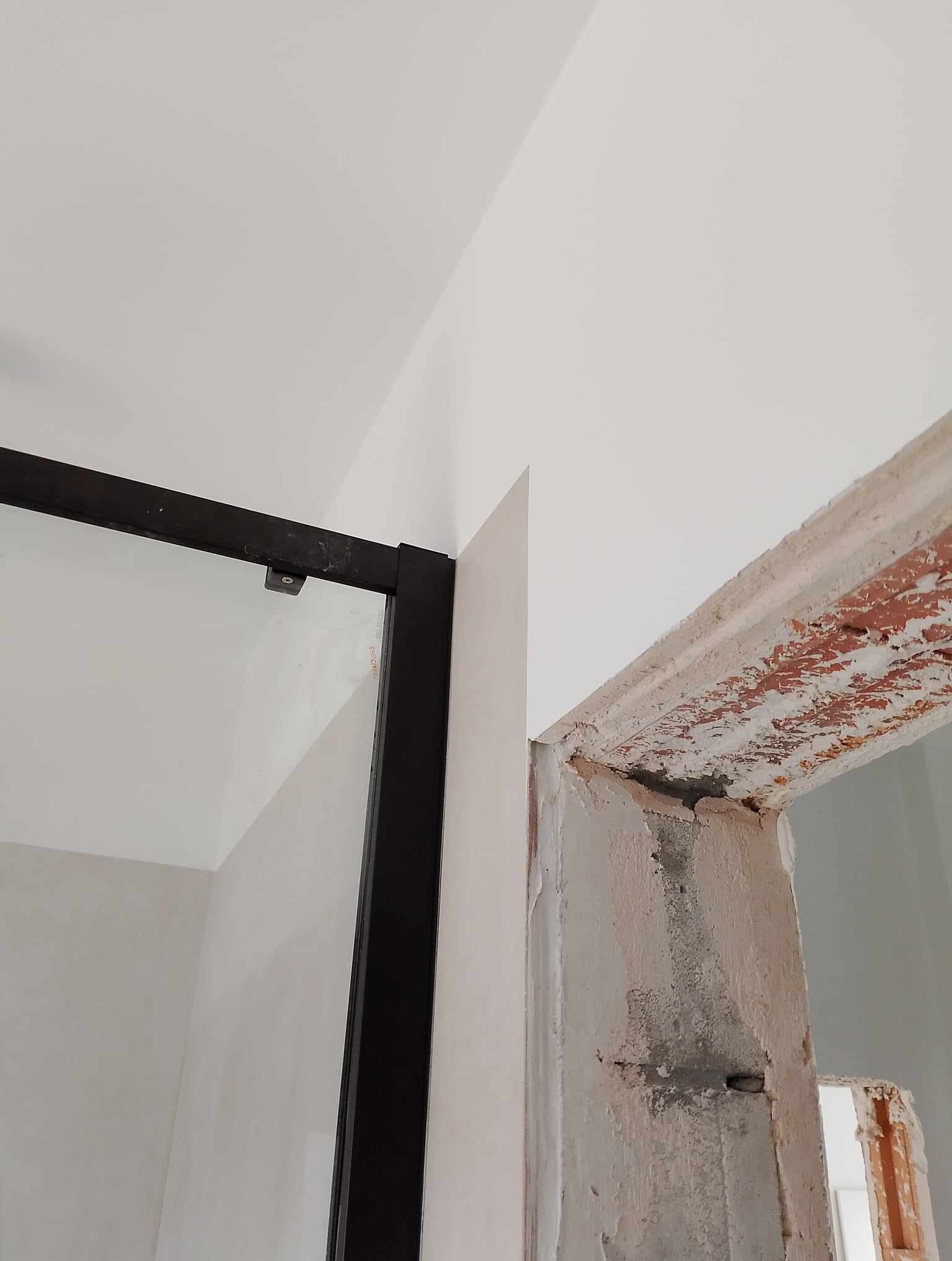 Licowanie płytek z tynkiem