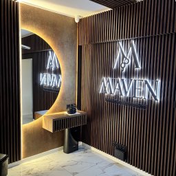 Salon fryzjersko-barberski MAVEN. 
Oświetlenie ledowe w lamelach, brama ledowa, nagłośnienie sufitowe oraz szereg prac elektrycznych.  