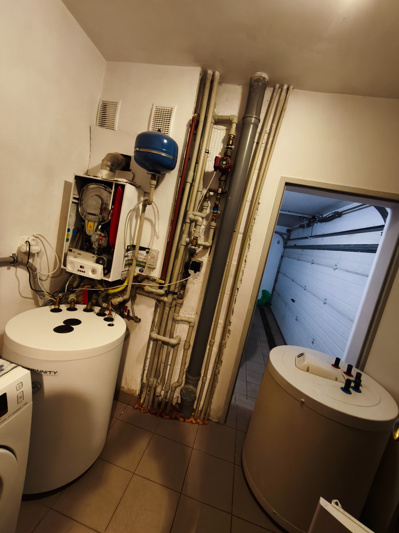 Piątek godzina 19:00, ale pęknięty bojler nie zaczeka do poniedziałku.