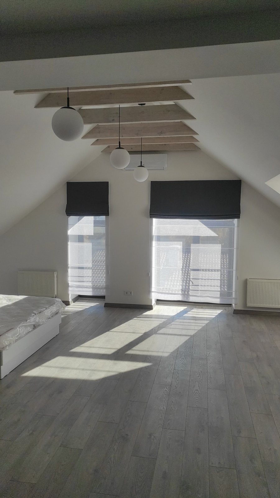 Фарбування стін та стель компресором.