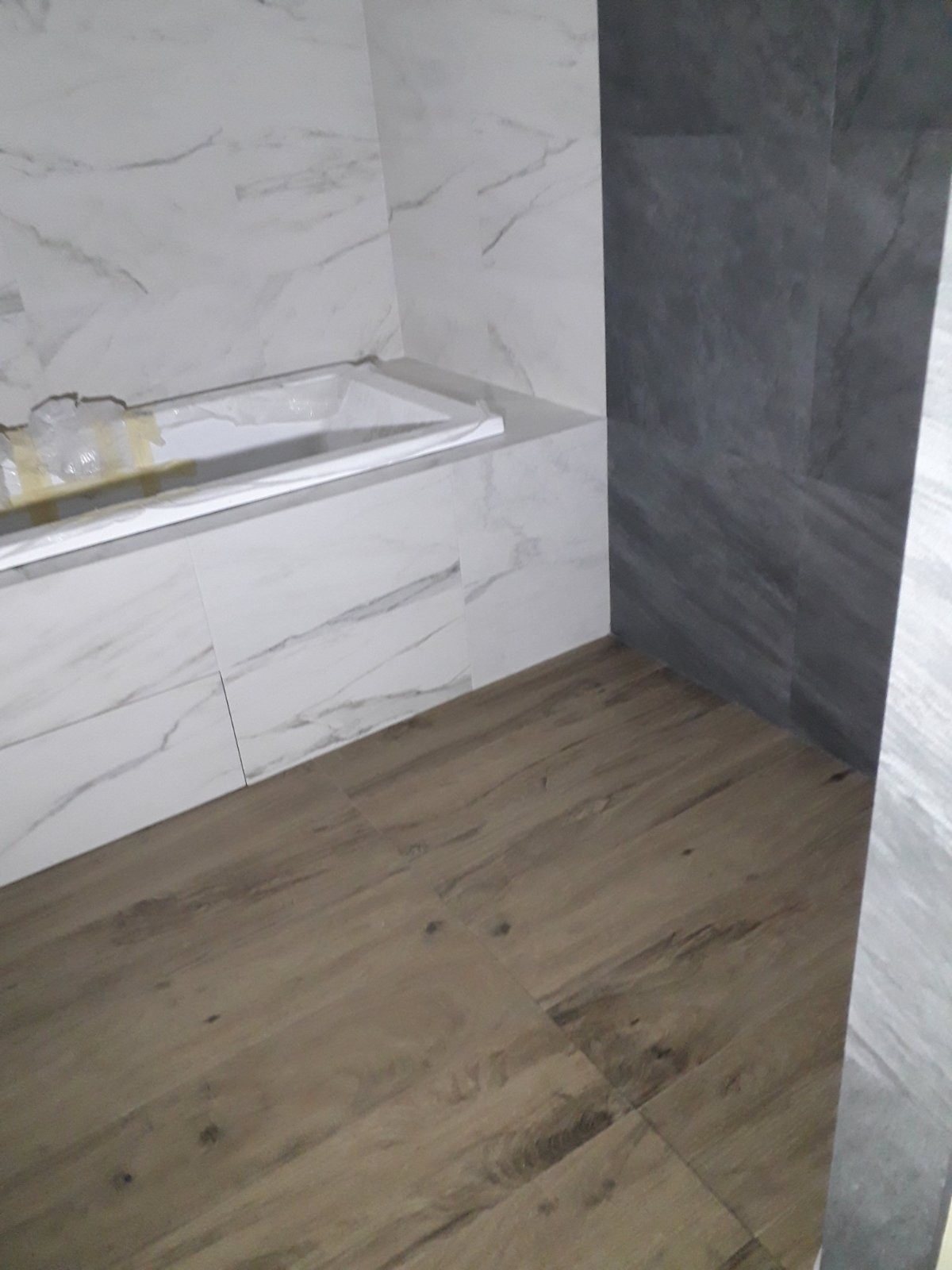 Укладання плитки.