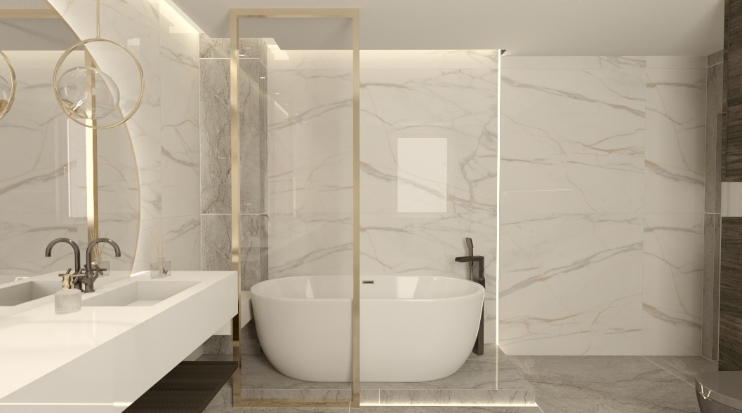 Elegancka łazienka z wanną wolnostojącą, marmurowymi płytkami i złotymi akcentami, widok na umywalkę z dwoma kranami i okrągłym lustrem z ozdobnym oświetleniem.