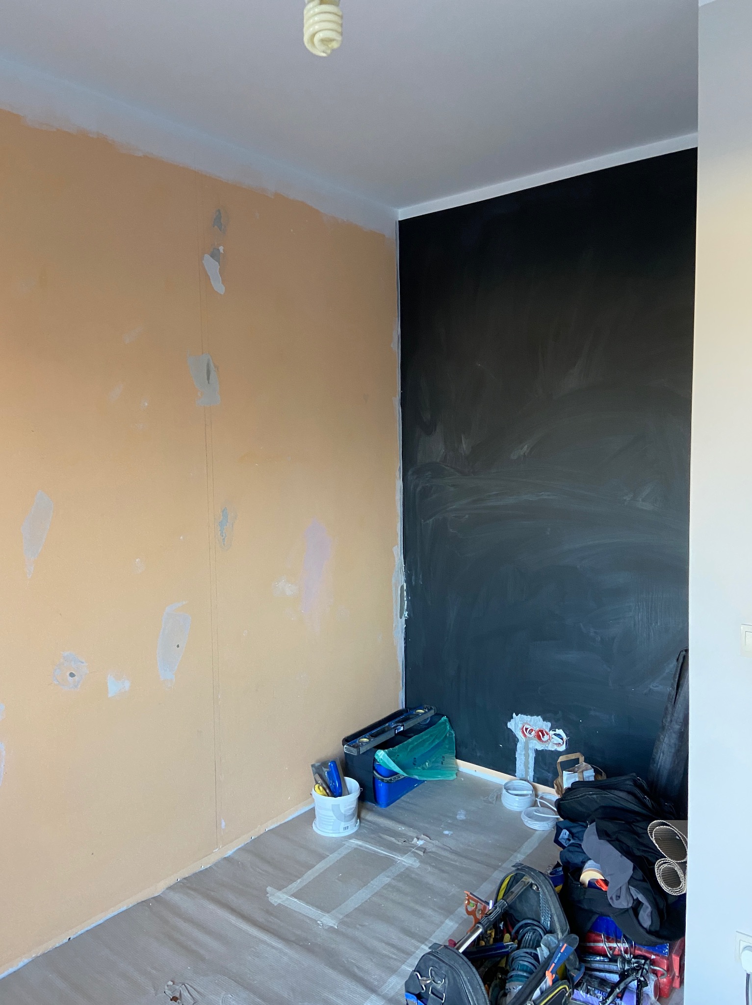 Pokój przed przemiana dla młodej panienki. Rezent od taty na mikołaja.