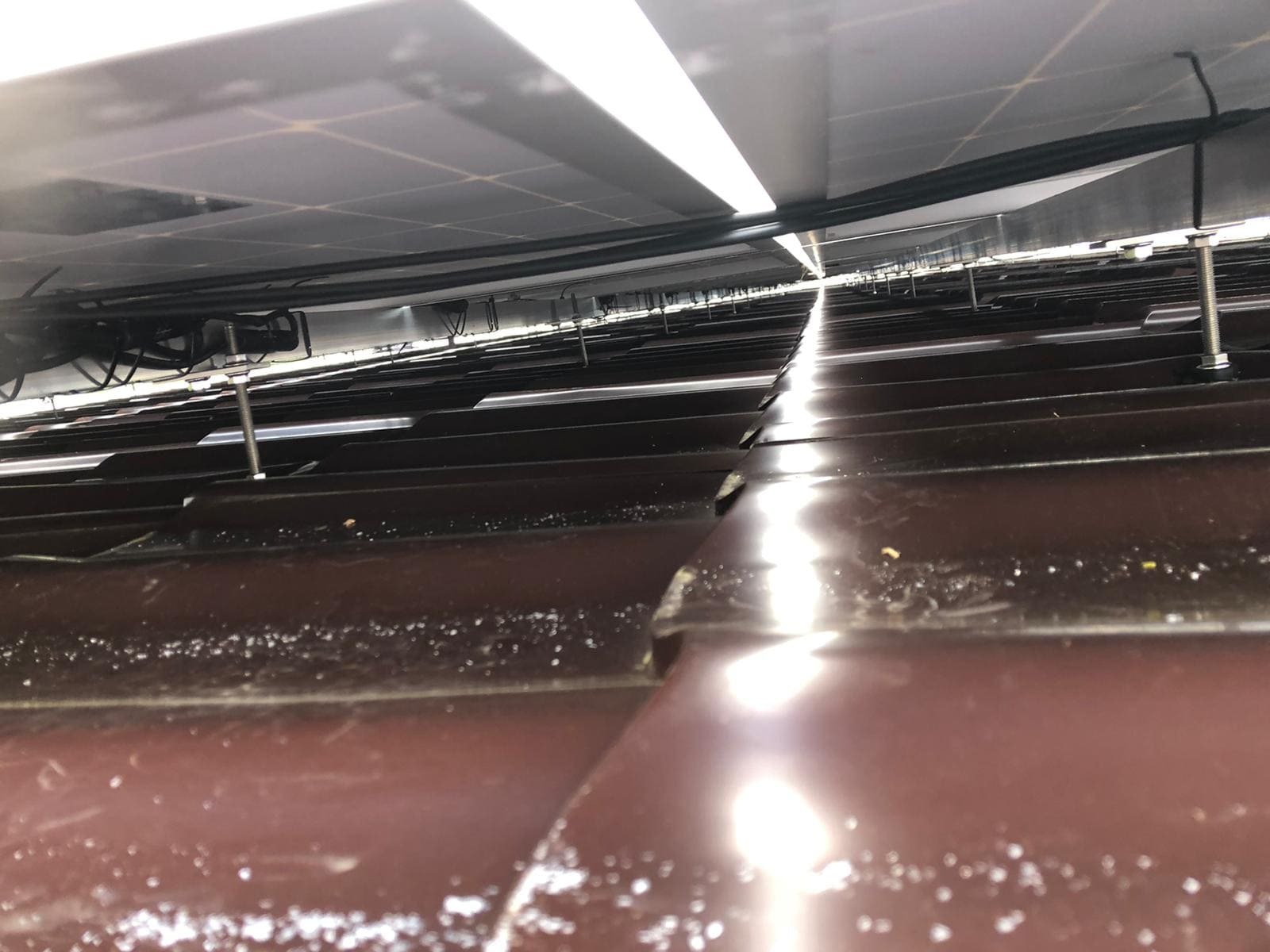 Tak, właśnie, wygląda część roboty, którą nie widać. Nić nie wisi, nić nie szura, wszystko upięte.