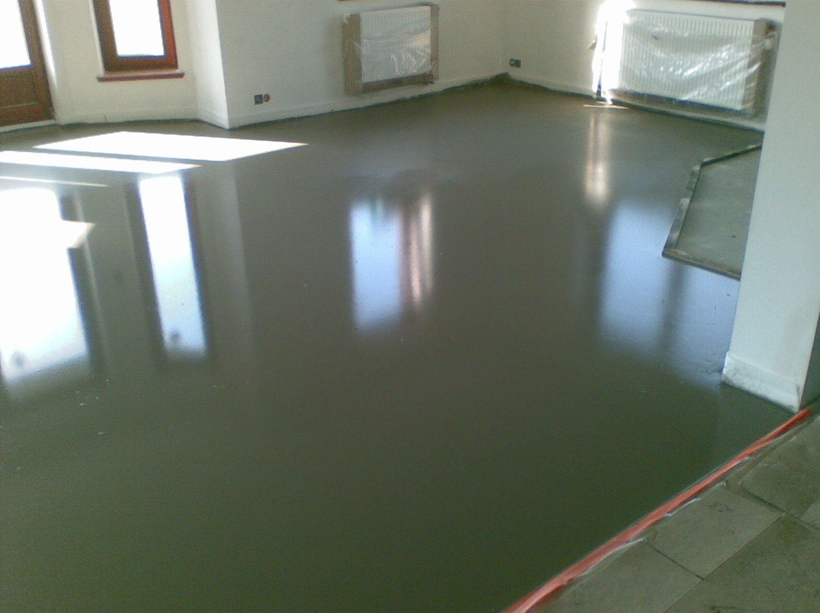 wylewanie mas samopoziomujących