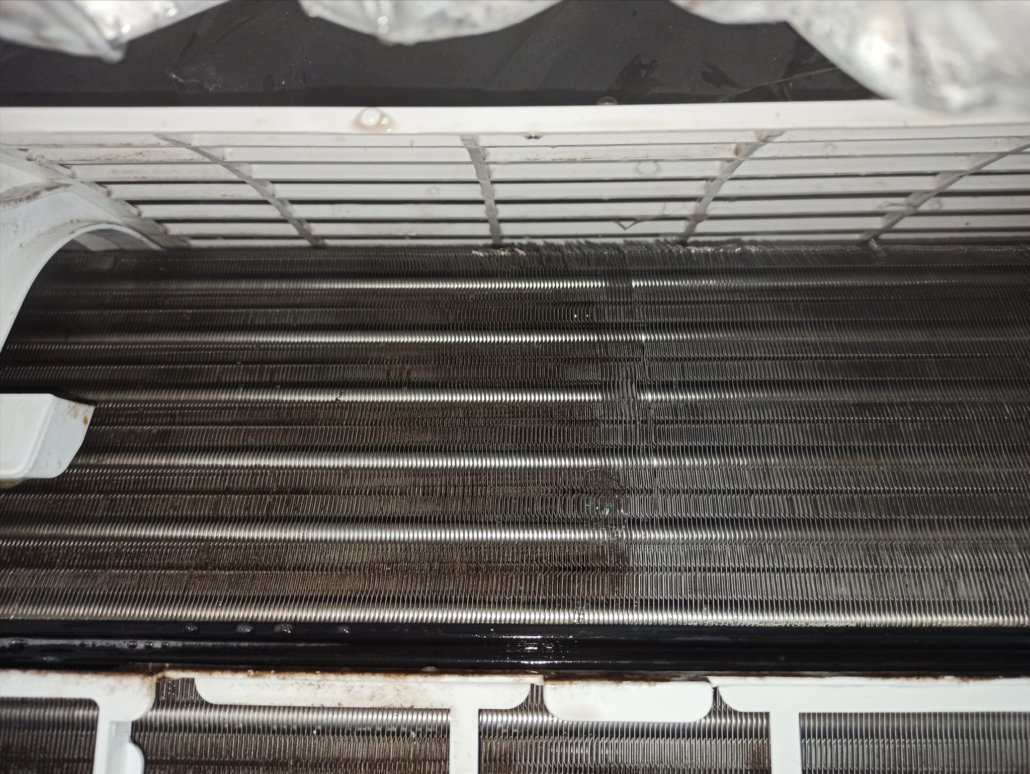 Czystość jednostki zewnętrznej, znacząco wpływa na efektywność jej działania.