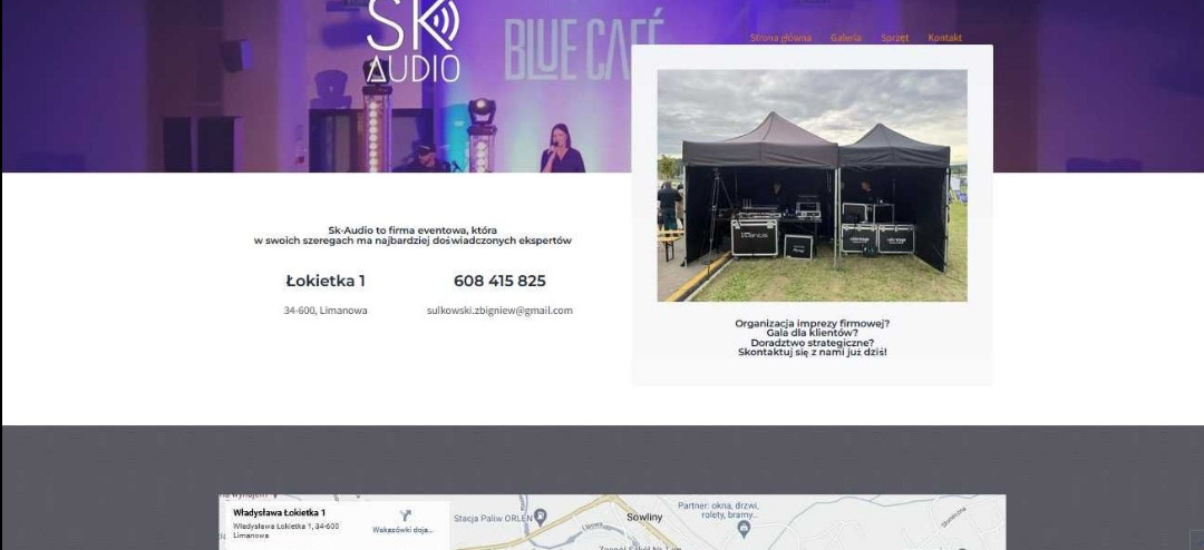 Zdjęcie fragmentu strony internetowej firmy eventowej Sk-Audio, prezentujące sprzęt nagłośnieniowy rozstawiony pod namiotami podczas imprezy plenerowej.