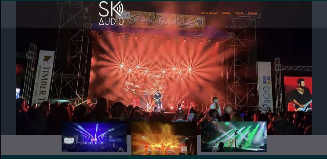 Responsywna strona internetowa prezentująca koncert na żywo z widoczną sceną, oświetleniem i publicznością, w tle logo SK Audio i nazwa artysty.