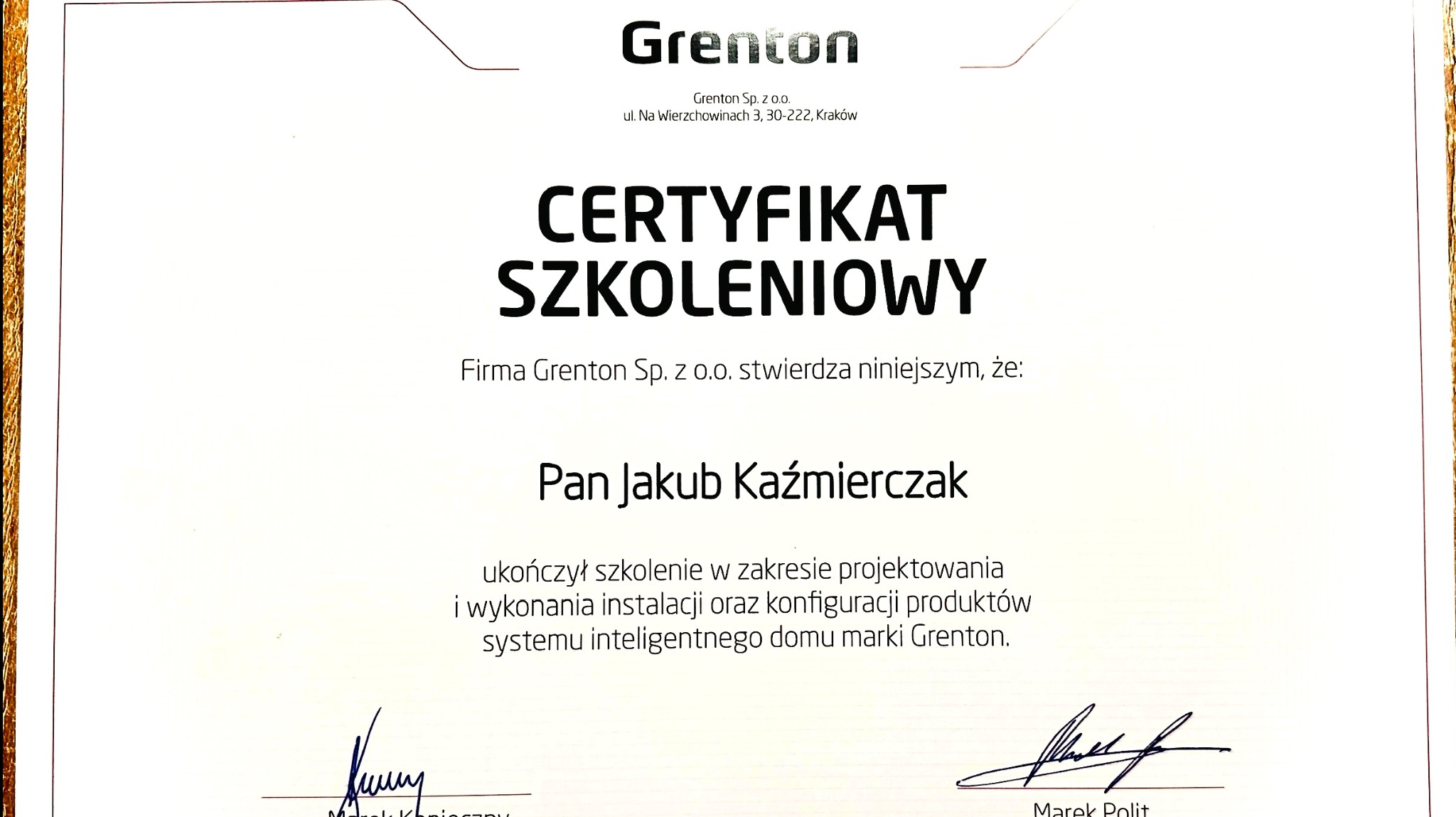 Skan certyfikatu szkoleniowego firmy Grenton Sp. z o.o. dla Pana Jakuba Kaźmierczaka, potwierdzający ukończenie szkolenia z projektowania i wykonywania instalacji systemów inteligentnego domu marki...
