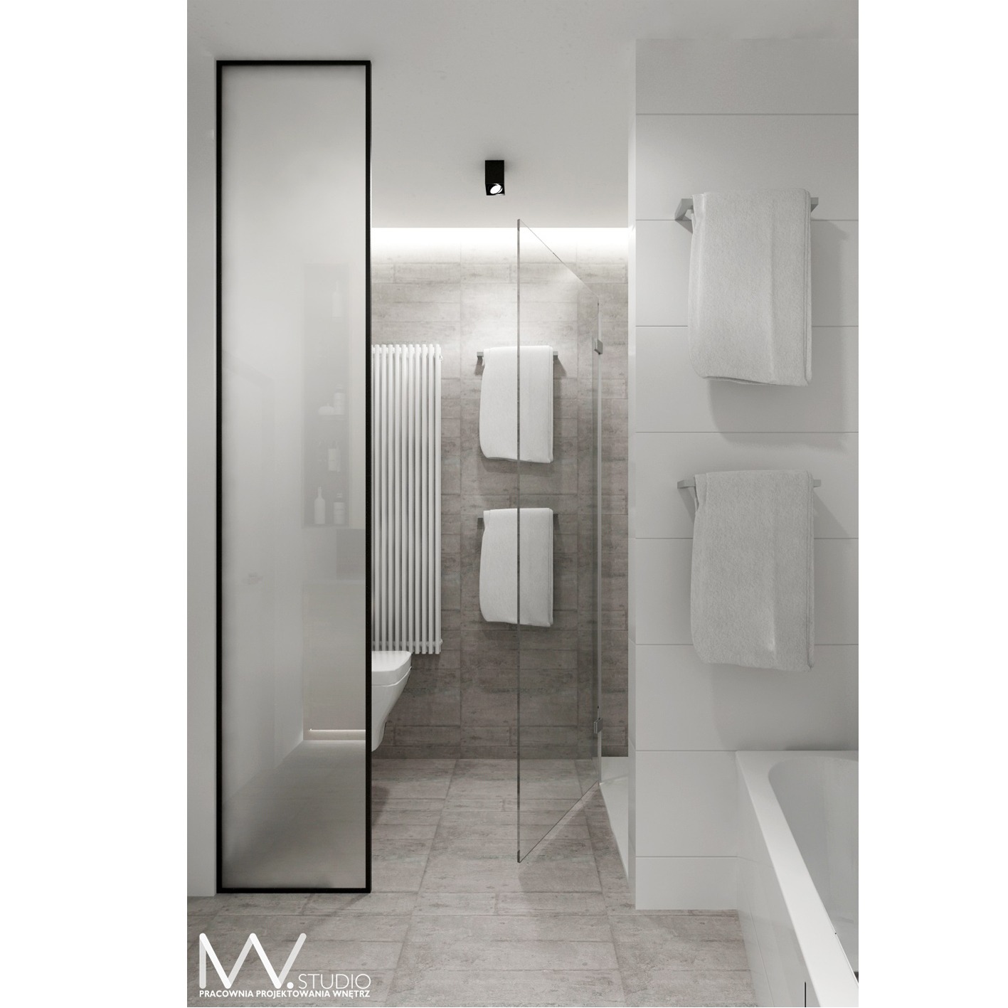 Minimalistyczna łazienka z przeszkloną kabiną prysznicową, grzejnikiem drabinkowym i białymi ręcznikami na chromowanych wieszakach, widok na toaletę przez matową szybę.