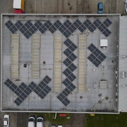 Instalacja dla firmy, generująca energie elektryczna na własne potrzeby.