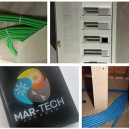 Zestawienie zdjęć: zielone rury karbowane pod sufitem, tablica rozdzielcza z listą obwodów, logo firmy MAR-TECH ZAGOZDA z symbolem słońca, płatka śniegu i klucza francuskiego, oraz niebieskie rury...