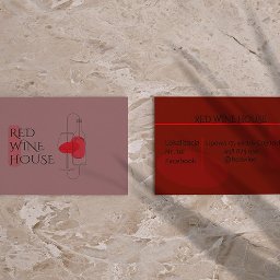 Concept and creation - Dwie wizytówki Red Wine House na marmurowym tle, jedna w odcieniach różu z minimalistycznym rysunkiem kieliszka i butelki, druga w odcieniach czerwieni z danymi kontaktowymi.