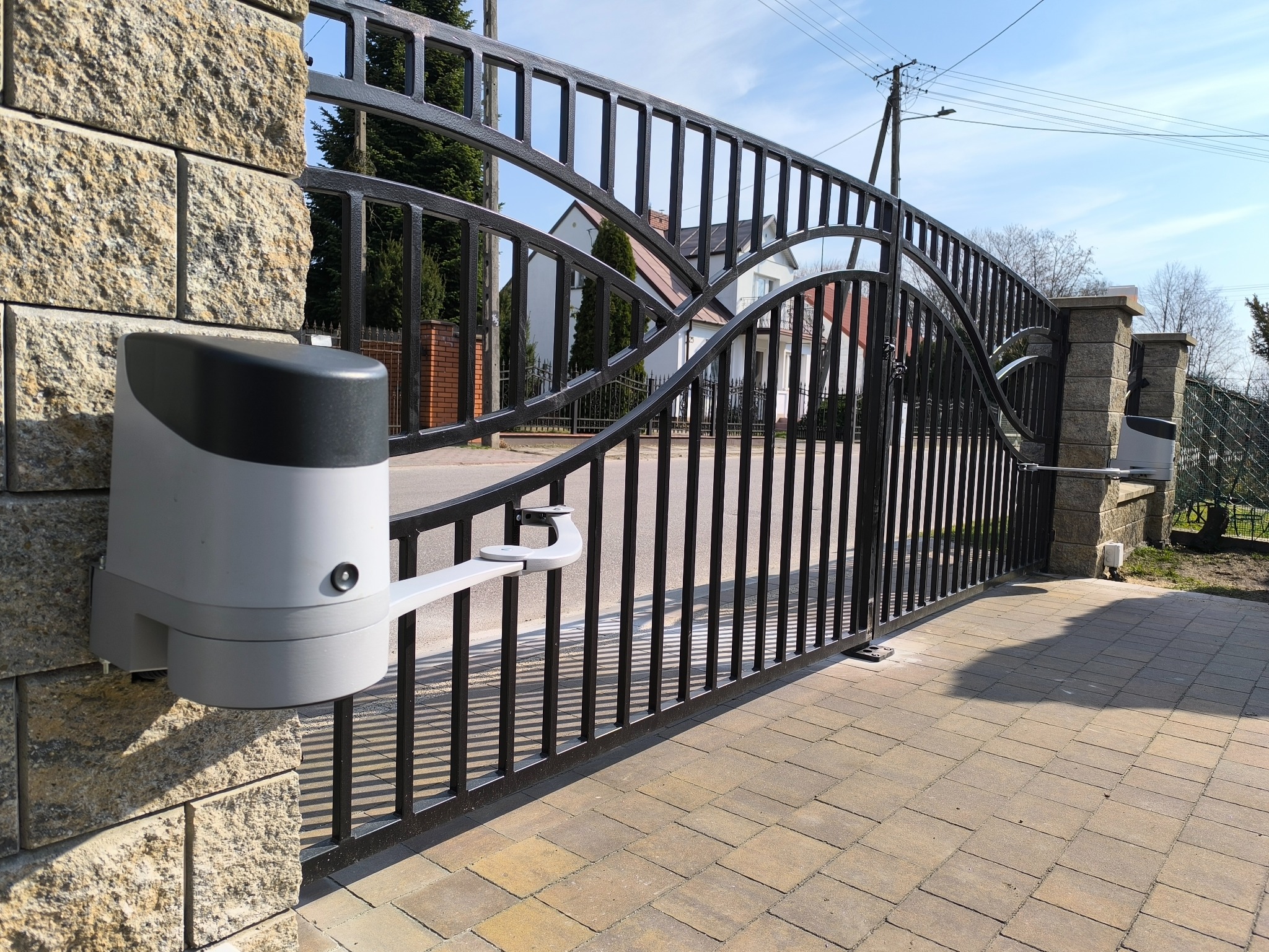 Napęd bramy dwuskrzydłowej NICE HOPP