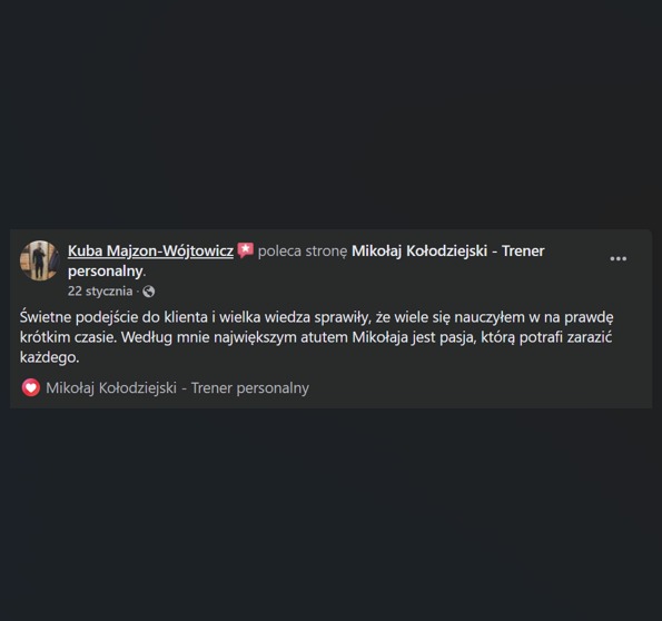 Zrzut ekranu rekomendacji trenera personalnego Mikołaja Kołodziejskiego na Facebooku, zawierający pozytywną opinię klienta o jego podejściu i wiedzy.