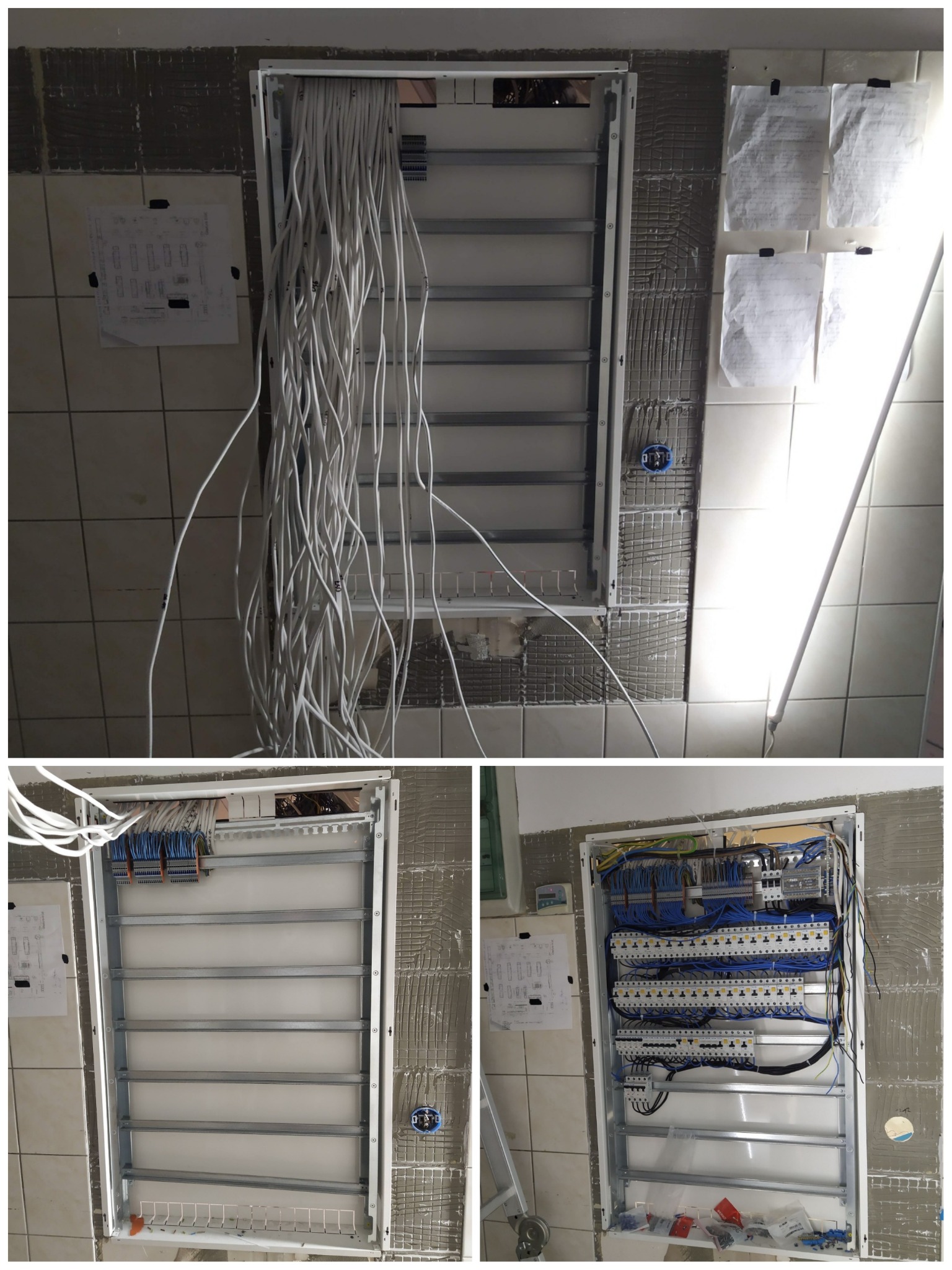 Rozdzielnica elektryczna w trakcie montażu, widoczne liczne przewody, schemat na ścianie, płytki ceramiczne w tle, etap prac instalacyjnych.