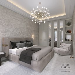 OliwiaVanessa Interior Design - Elegancka sypialnia w neutralnych tonacjach z tapetą w motywy roślinne, łóżkiem z tapicerowanym zagłówkiem, nowoczesną lampą wiszącą i garderobą z lustrzanymi frontami.