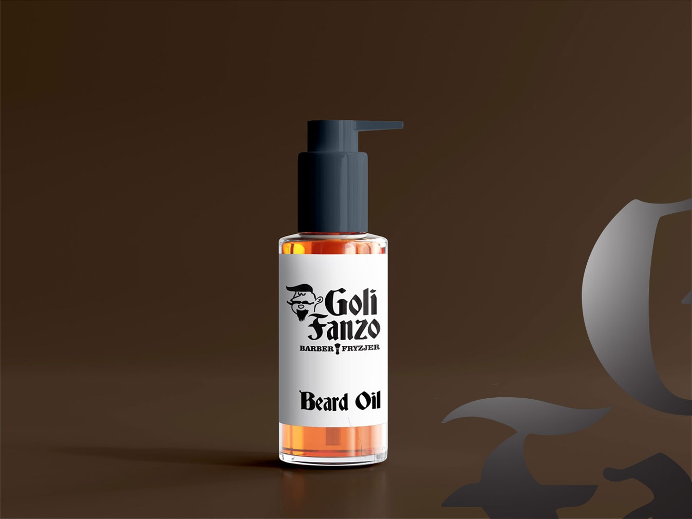 Butelka olejku do brody Goli Fanzo z pompką na brązowym tle, etykieta z logo barbera.