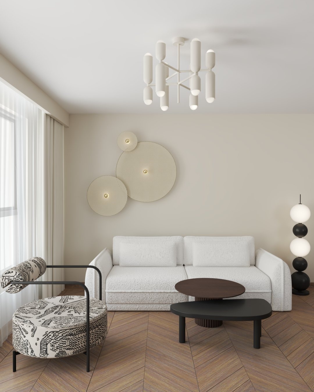 Jasne wnętrze: sofa, stoliki kawowe, fotel z wzorem, lampa podłogowa kulista, okrągłe dekoracje ścienne, parkiet w jodełkę, designerski żyrandol. Stonowana kolorystyka.