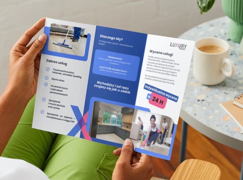 Osoba trzyma ulotkę z ofertą sprzątania: czyszczenie kuchni, mycie okien, usuwanie kurzu, sprzątanie dachów. Na ulotce zdjęcia sprzątanych pomieszczeń.
