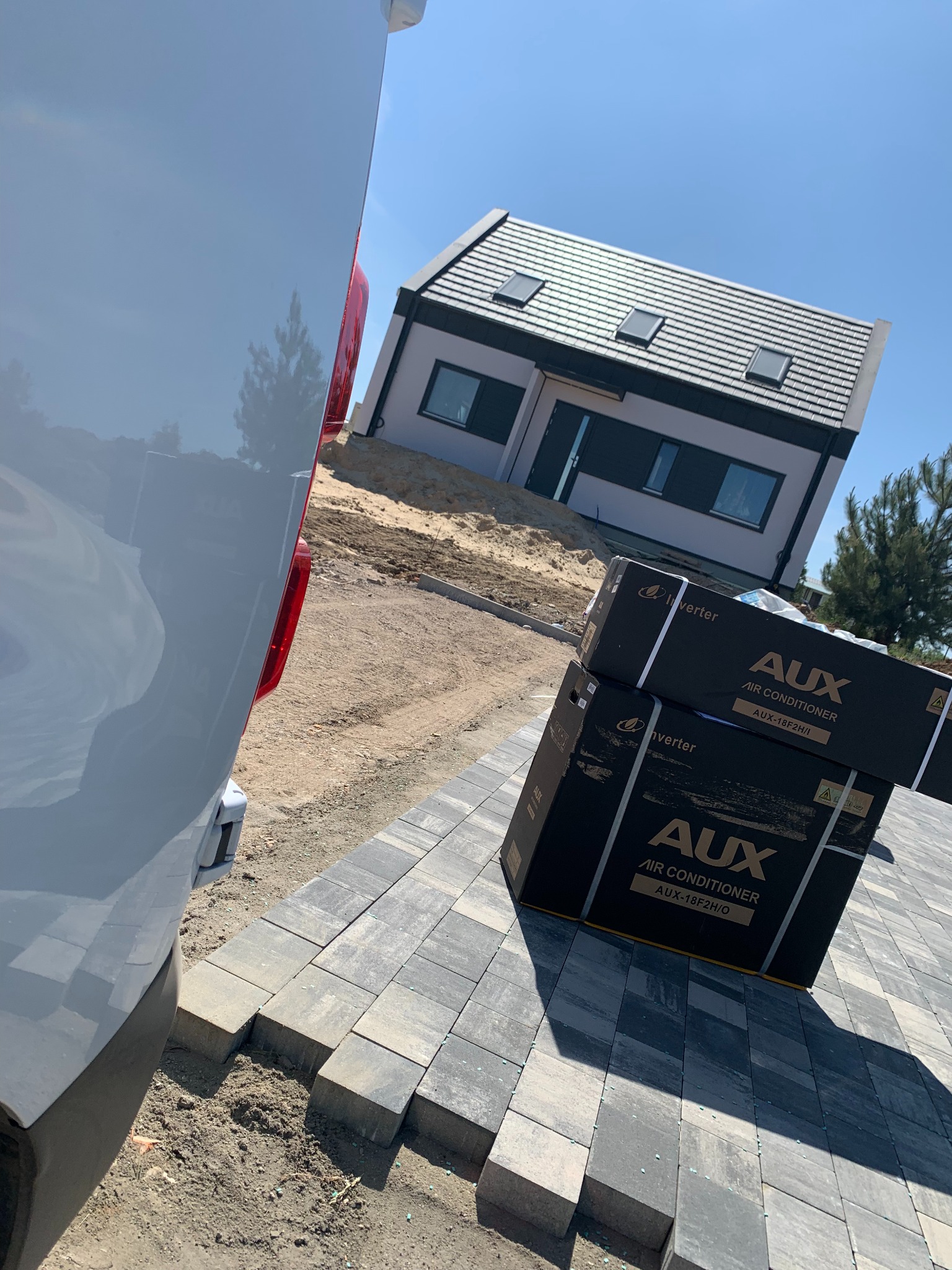 AUX Q-Smart Premium - montaż w budynku Sendom Smart