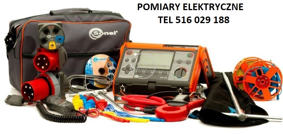 Zestaw narzędzi i urządzeń pomiarowych marki Sonel, w tym miernik wielofunkcyjny, adaptery gniazd, cęgi prądowe, przewody pomiarowe i torba transportowa.