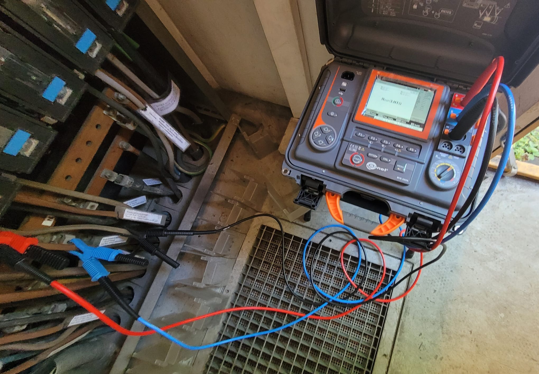 POMIAR KABLI W STACJI TRANSFORMATOROWEJ 15kV