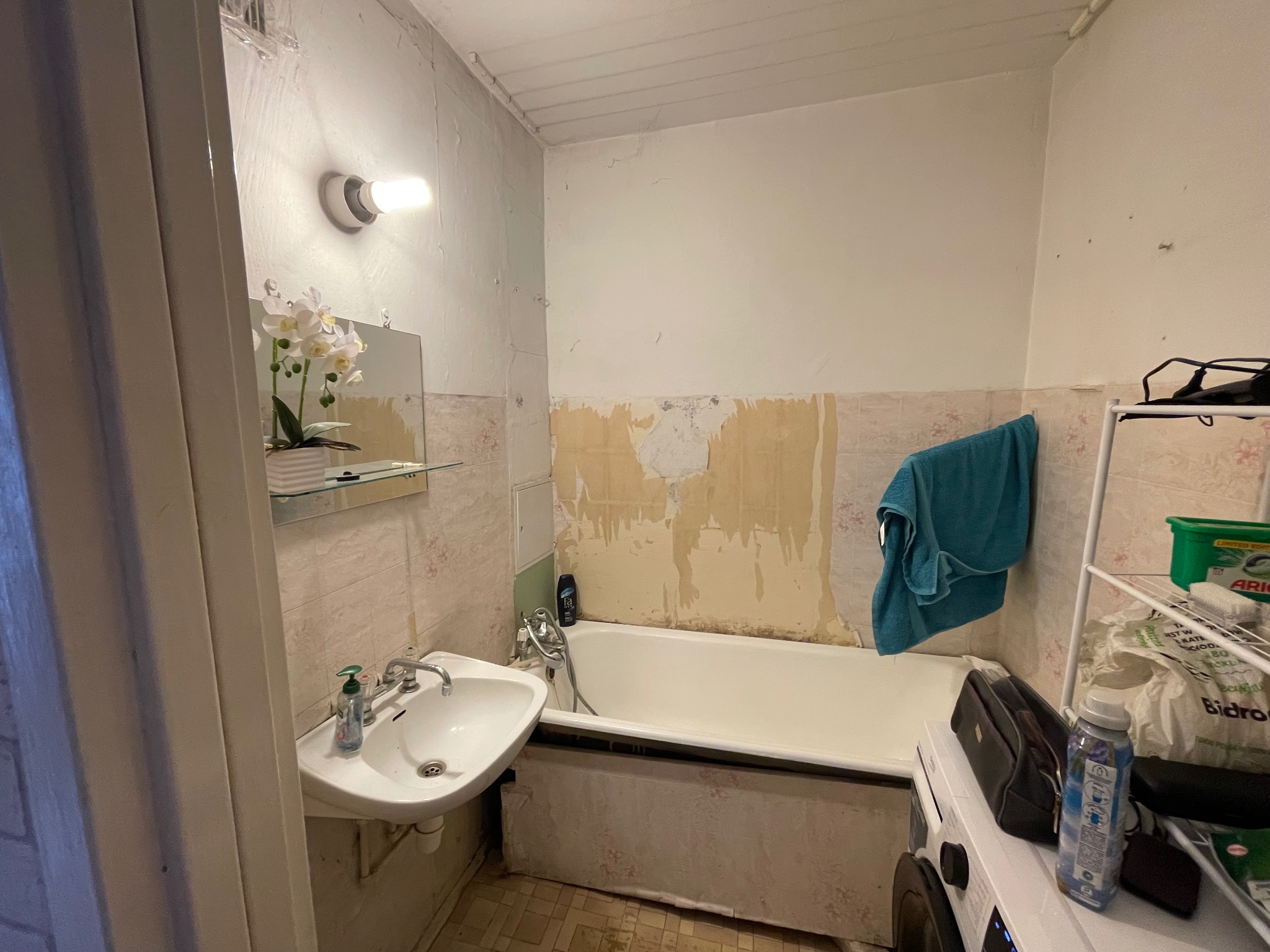 Dwa światy w małych pomieszczeniach Różnica kosmiczna