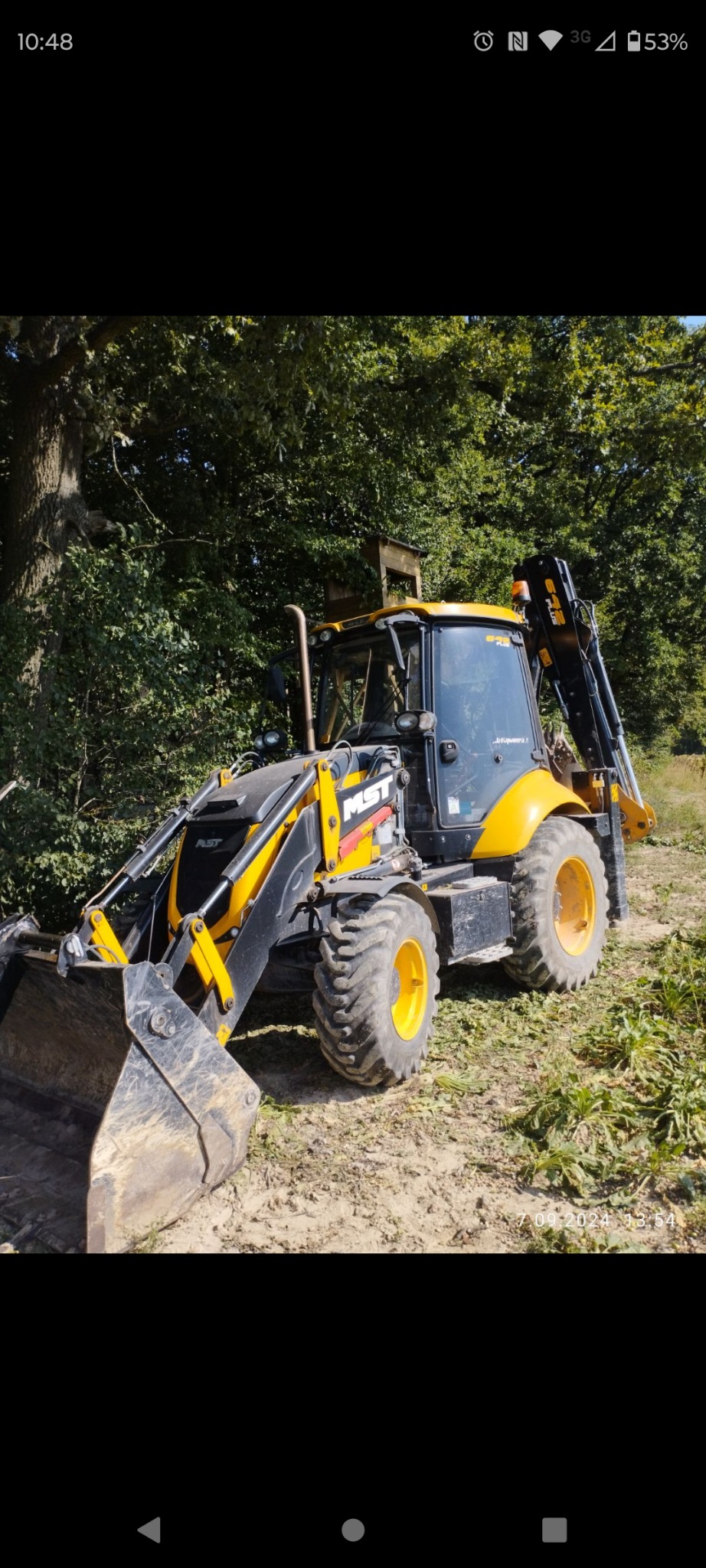 Roboty ziemnie koparko ładowarką