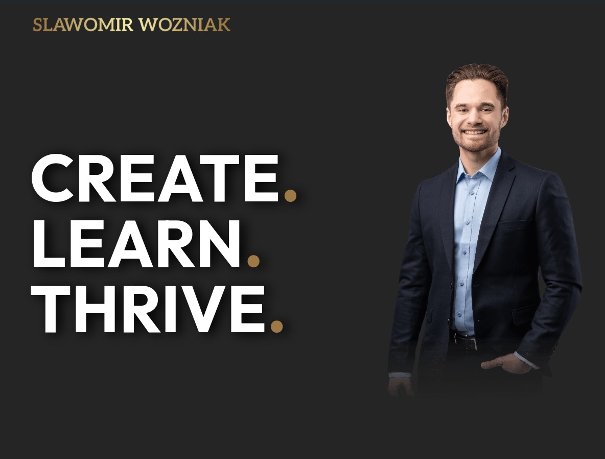 Portret uśmiechniętego mężczyzny w garniturze na tle z tekstem 'CREATE. LEARN. THRIVE.' i nazwą 'SLAWOMIR WOZNIAK', prezentujący osobistą stronę internetową.