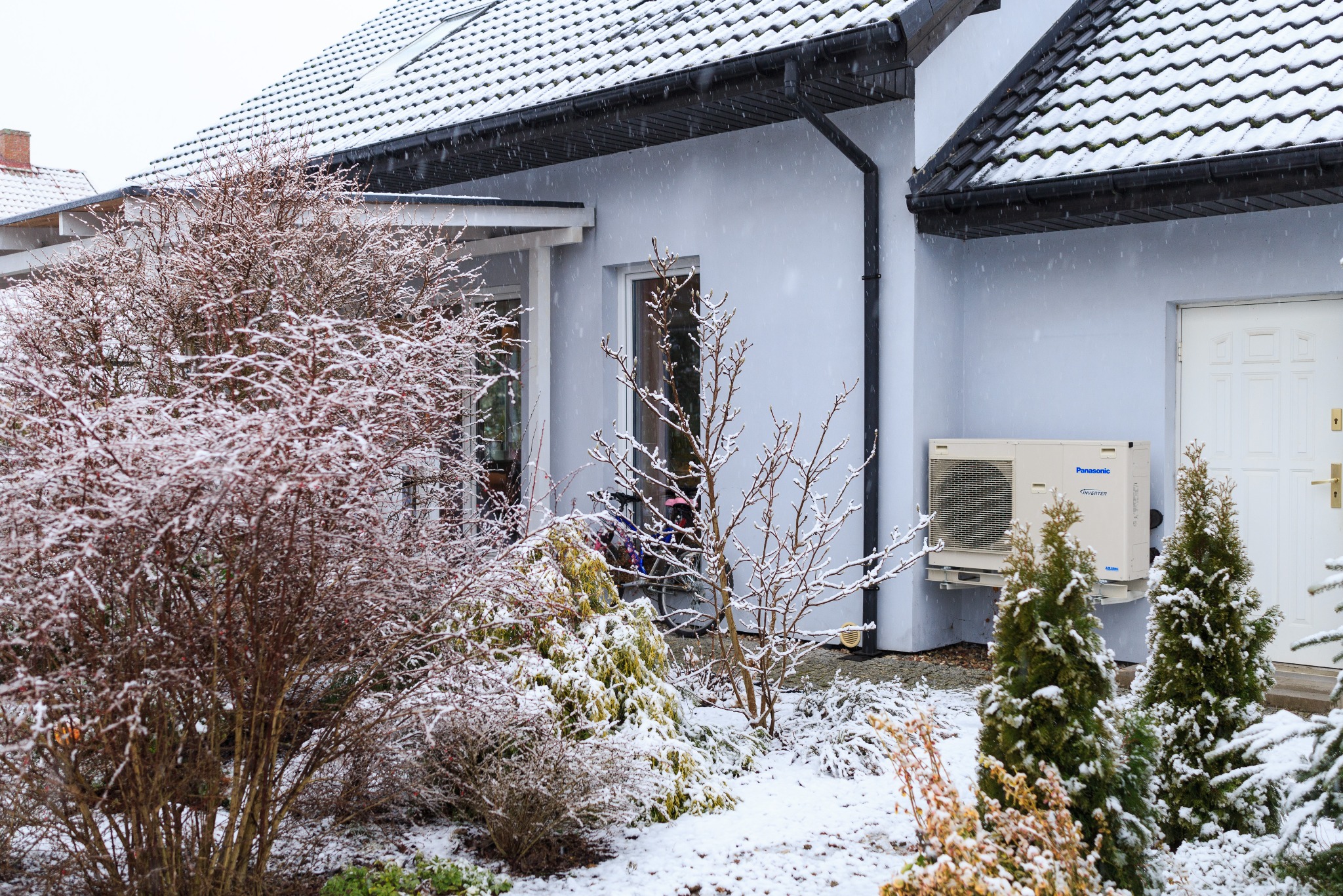 Pompa ciepła 5kW ogrzewa dom 140m2