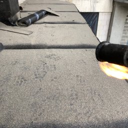 Jakub Markuszewski - papa podkladowa na balkonach na to opierzenie nastapnie papa wierzchniego krycia