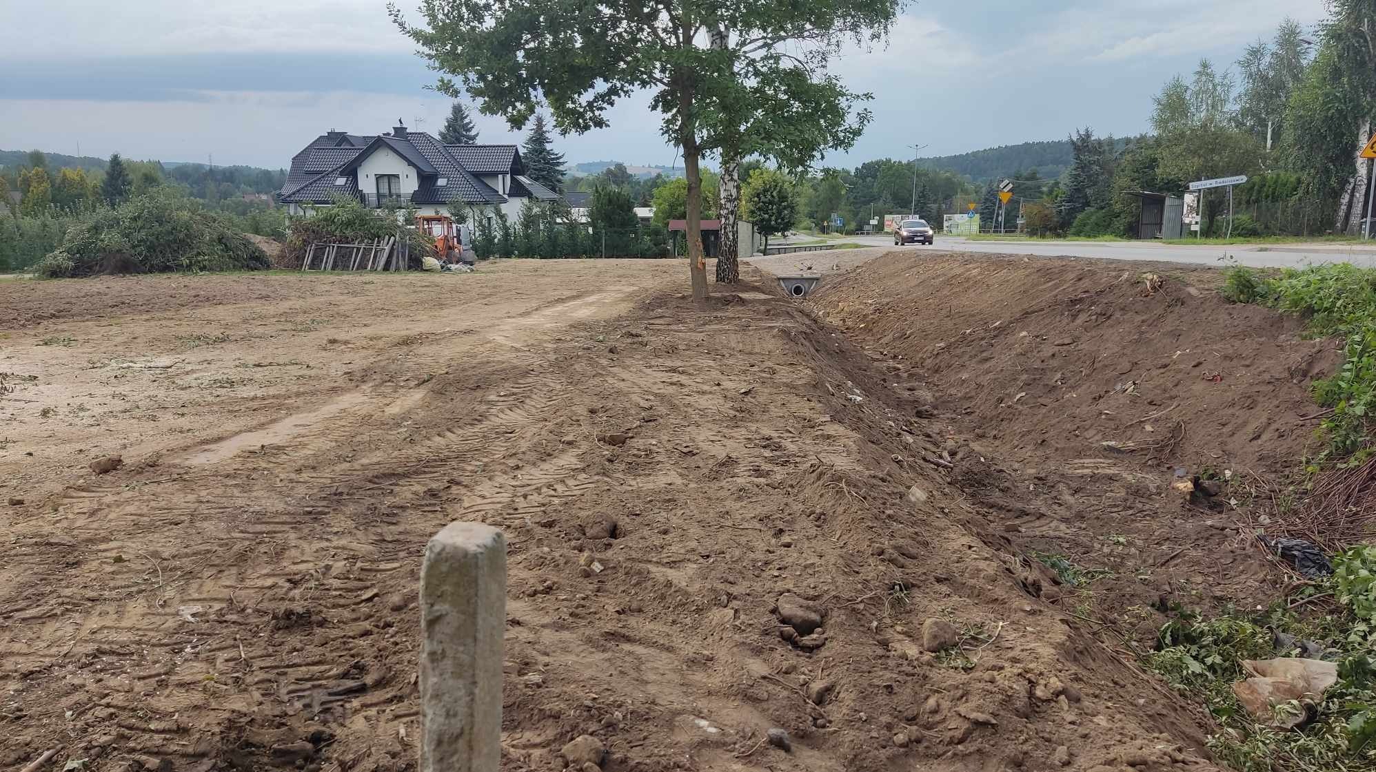 droga, mostek, wycinka drzew/zarośli, profilowanie rowu