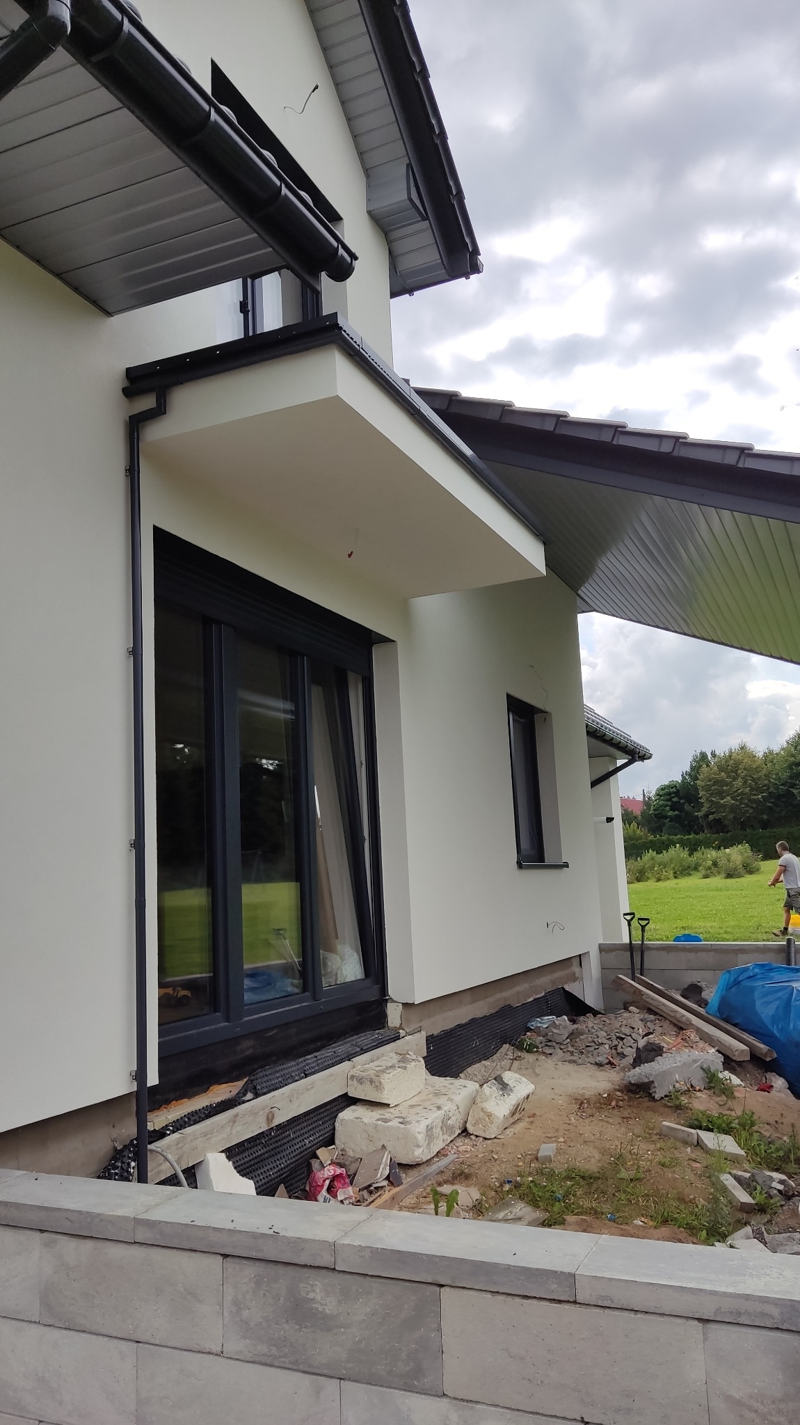 Elewacja, montaż oświetlenia