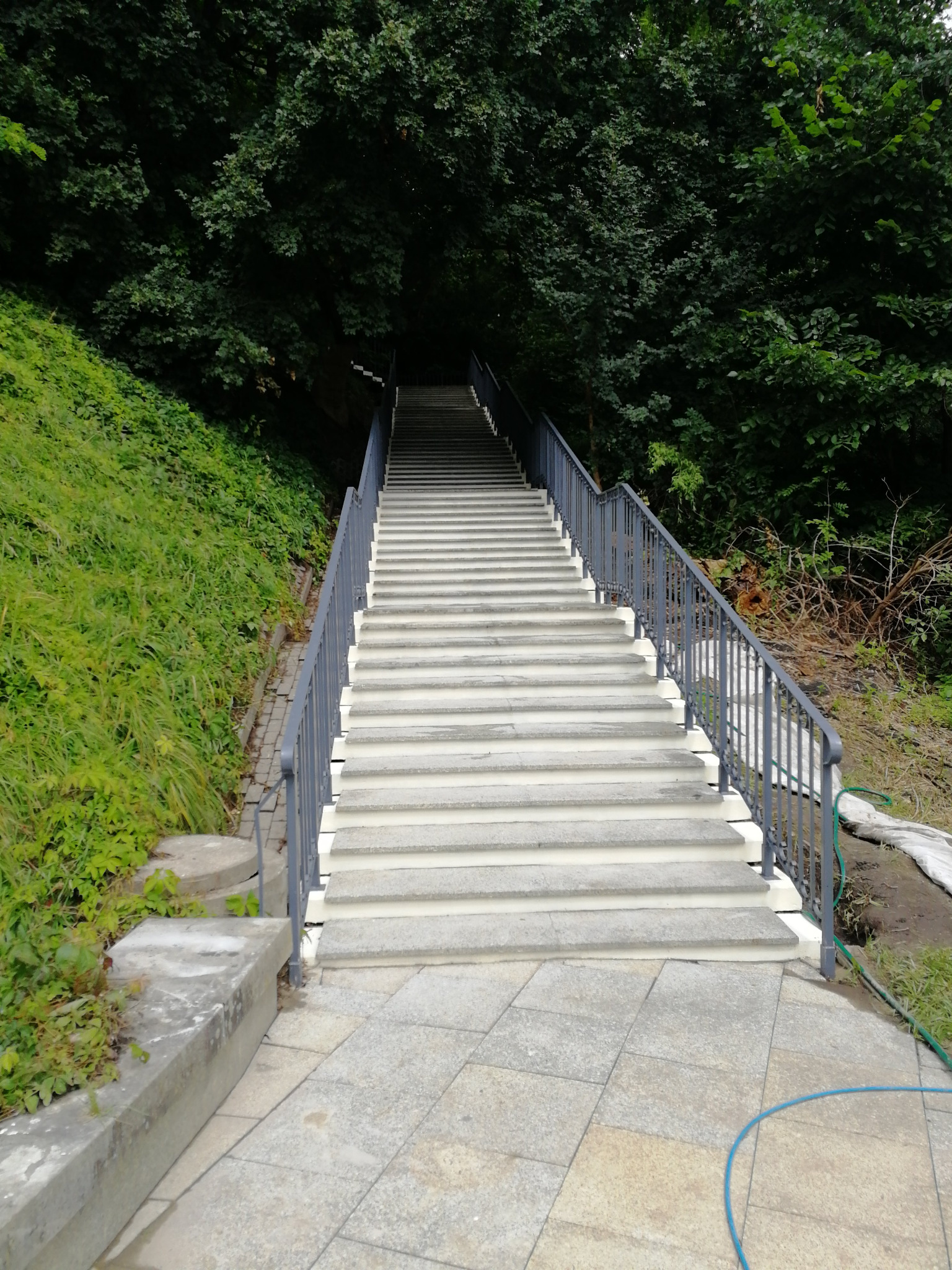 Remont schodów i tarasów w warszawskim parku Agrykola