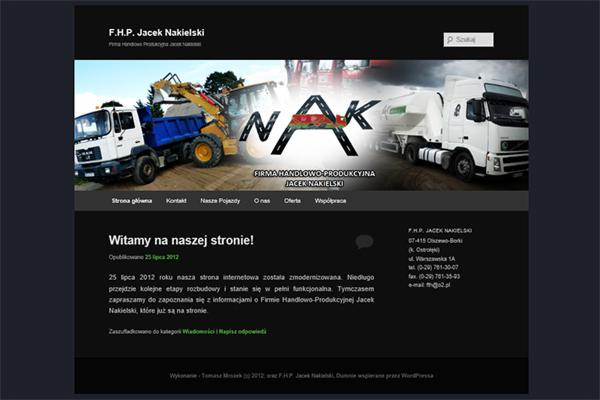 Strona internetowa firmy F.H.P. Jacek Nakielski z banerem przedstawiającym ciężarówki i koparkę, logo firmy w formie napisu NAK z drogami w literach.