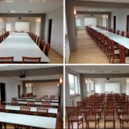 Sala konferencyjna z długim stołem i krzesłami w Mysłowicach, widok z różnych perspektyw, wyposażona w projektor i ekran.