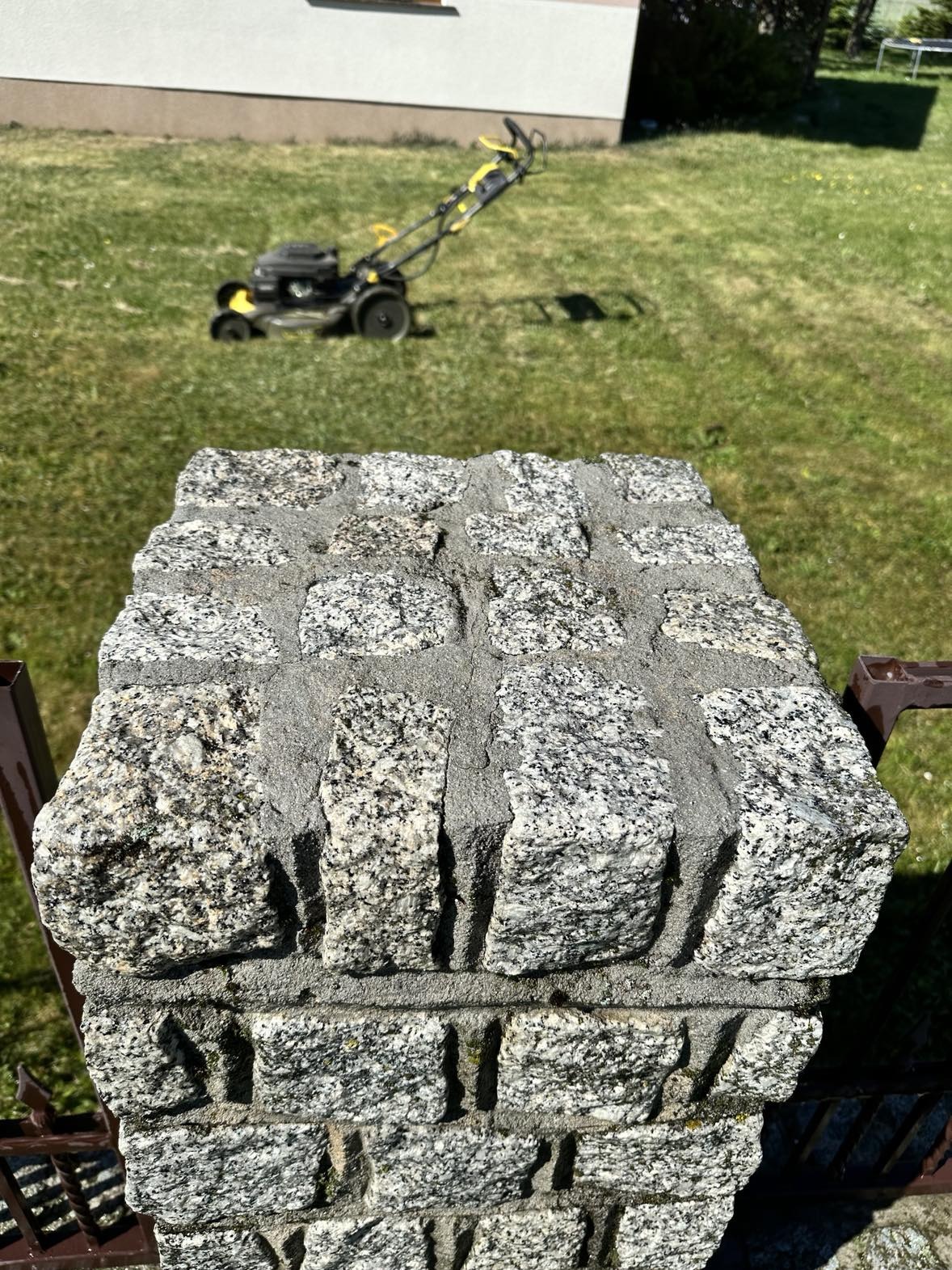 Mur chwilę później