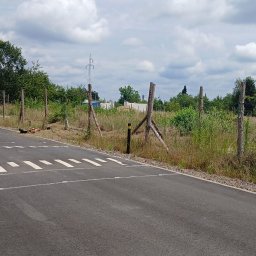 Prace ogrodnicze - Działka budowlana przed koszeniem i wyrównaniem...