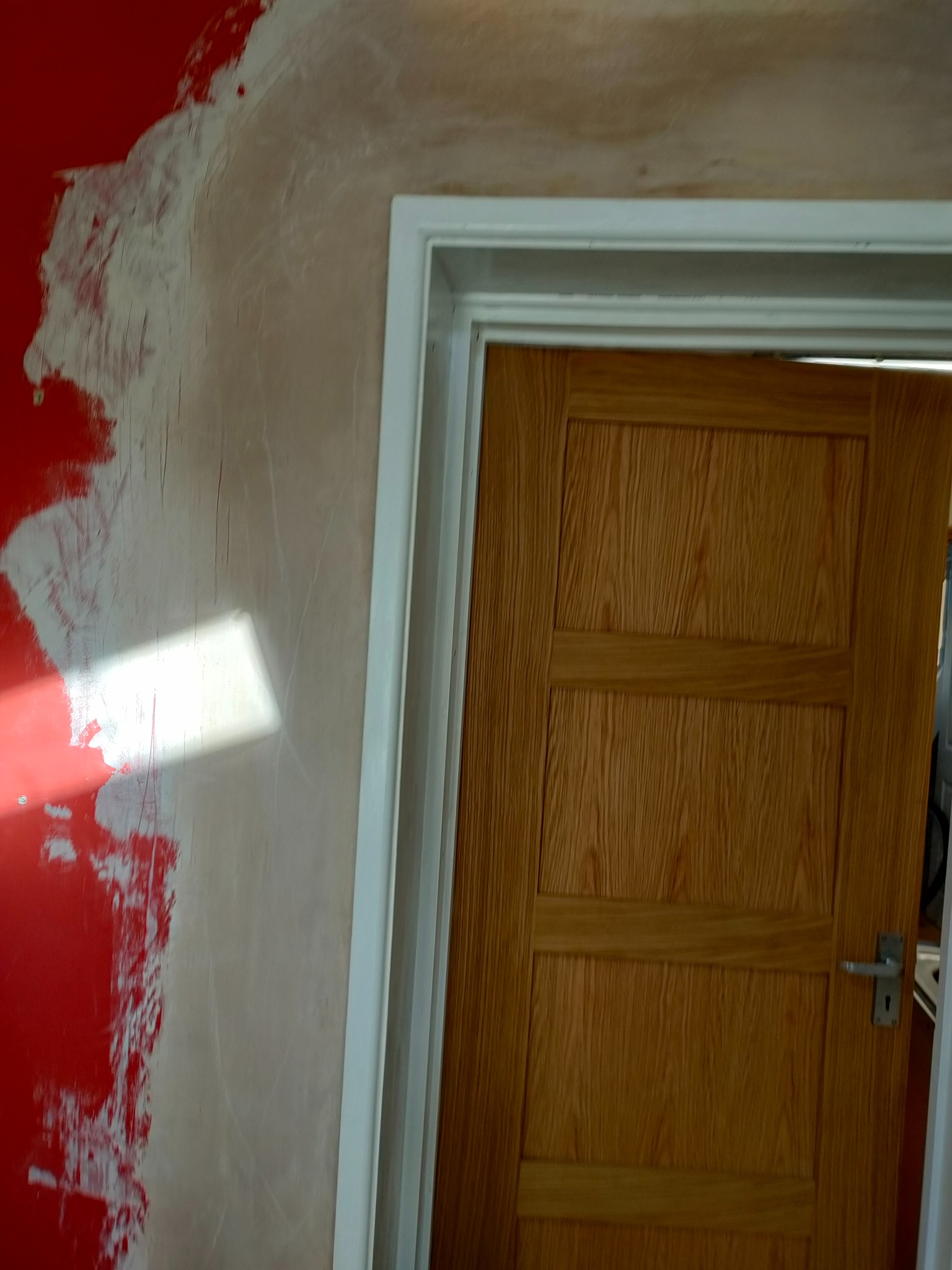 usunięcie starych futryn oraz drzwi i osadzenia nowych