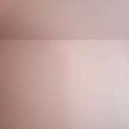 Różowa ściana po malowaniu, widoczny fragment futryny drzwi po lewej stronie.