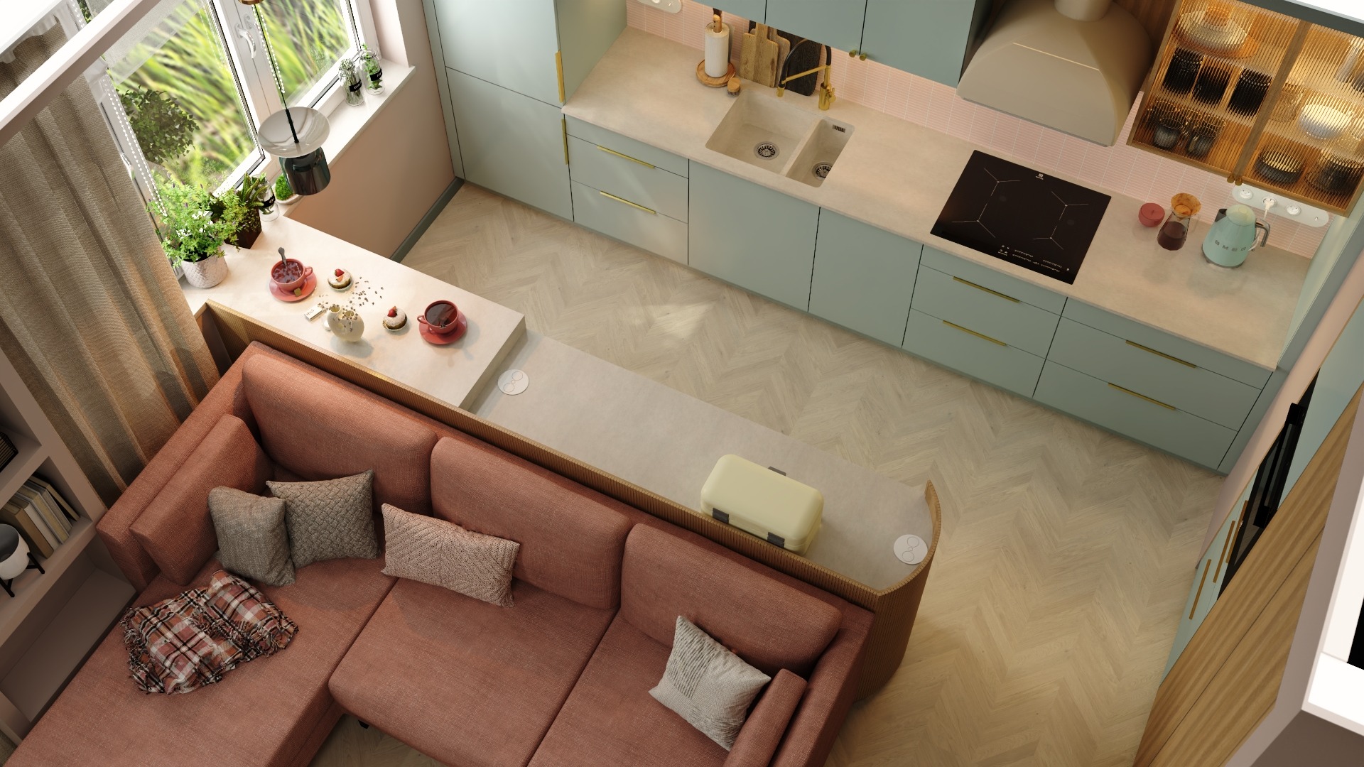 Widok z góry na salon połączony z kuchnią w pastelowych kolorach: łososiowa sofa z poduszkami, jasnoniebieskie szafki kuchenne z złotymi uchwytami, drewniana podłoga w jodełkę, ekspres do kawy...