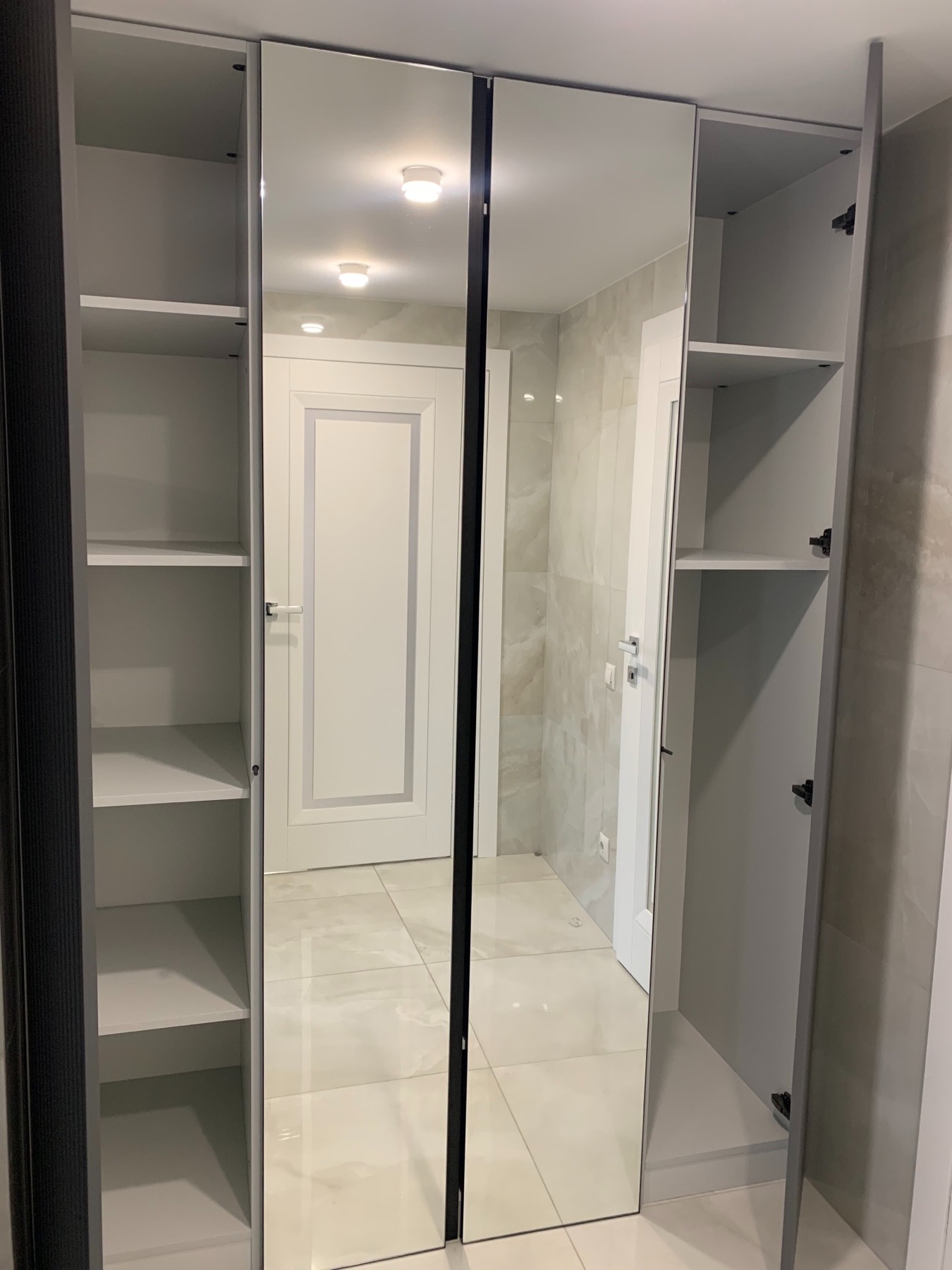 Projekt i wykonanie garderoby