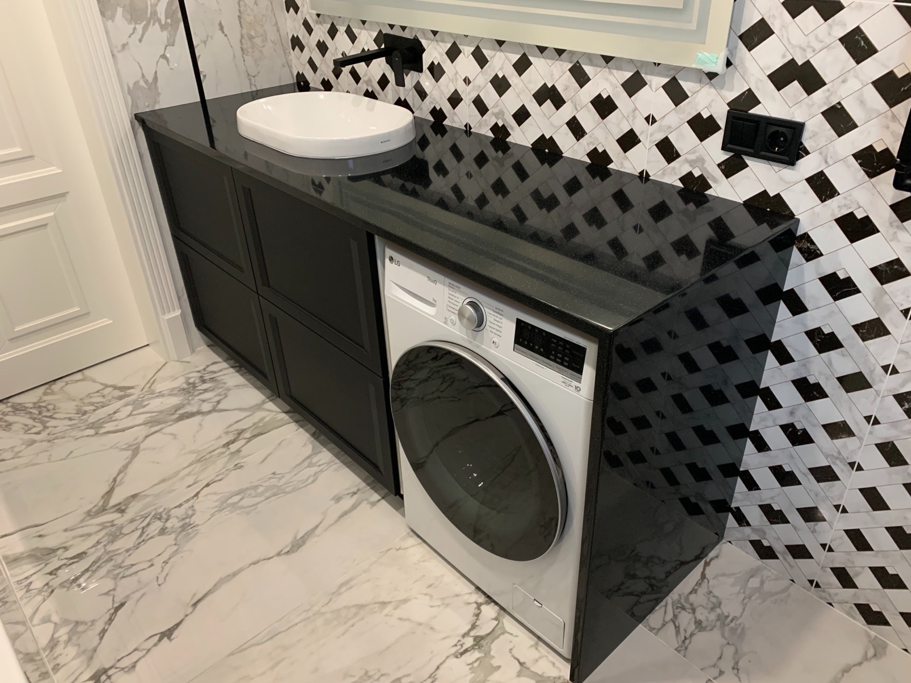 Wykonanie szafek do łazienki oraz zabudowy