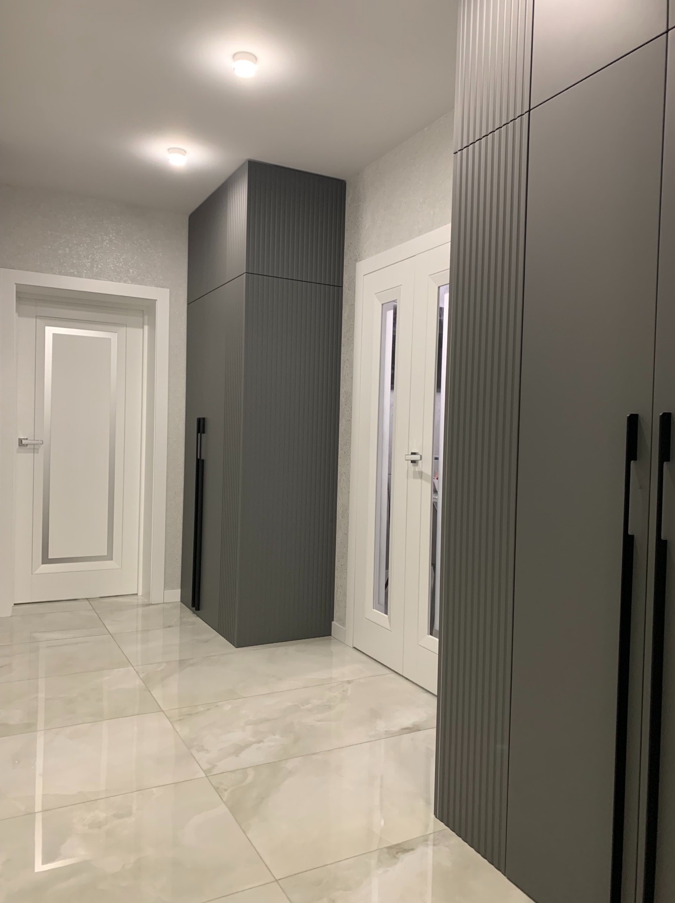 Wykonanie szaf wejściowych do całego domu wraz z montażem