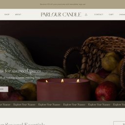 IOTEN - Strona internetowa Parlour Candle z jesienną kompozycją: dynia, koszyk z owocami i świeca. Napis: Aromas for nuanced spaces, 25% off all holiday aromas.