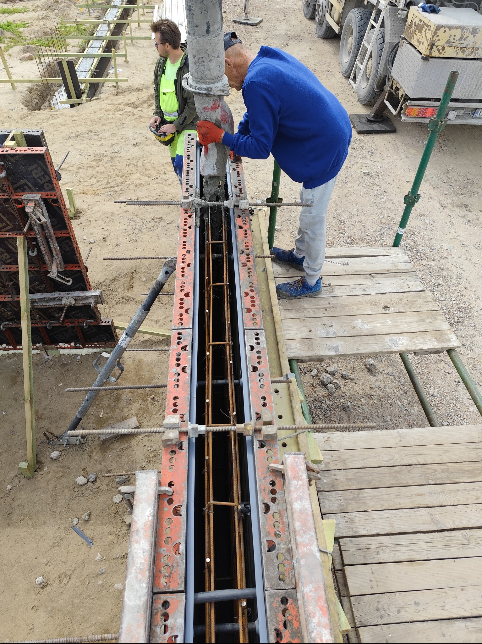 Zalanie murku na śmietnik