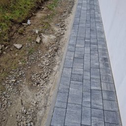 Układanie kostki brukowej Żeleźnikowa Wielka 2