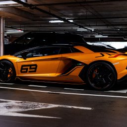 Myszyński Design Sp. z o. o. - Lamborghini Aventador SVJ sesja w garażu podziemnym.