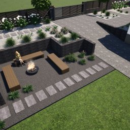 BACHURSKI SPÓŁKA Z OGRANICZONĄ ODPOWIEDZIALNOŚCIĄ - Wizualizacja zagospodarowania przestrzeni przydomowej z miejscem na ognisko otoczonym niskim murem, drewnianymi ławkami, ścieżką z płyt i starannie utrzymanym trawnikiem, widok z góry.